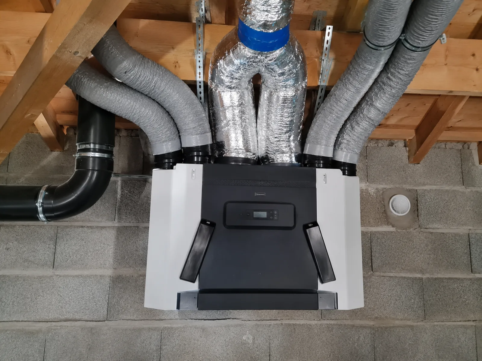VMC double flux installée dans des combles